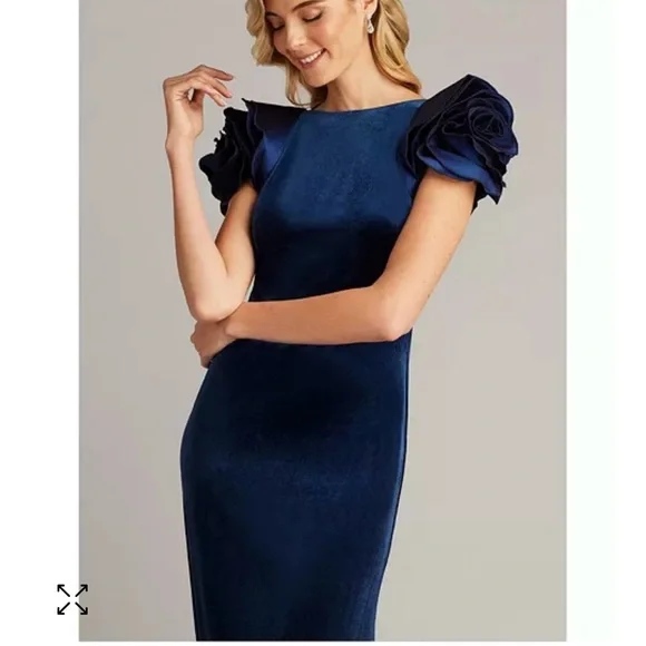 Tadashi Shoji Maylee Rosette Shoulder Velvet Gown Elegant Navy Blue Evening Gown